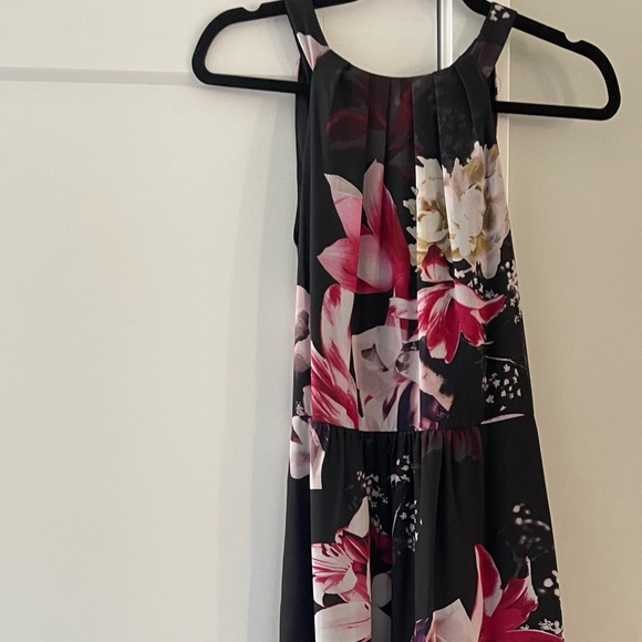 Beautifully Patterned & Lined Summer Dress - Picture 2 of 3